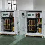 مثبت جهد ثلاثي الطور 440V 60Hz (منظم جهد أوتوماتيكي) – مصمم لتثبيت الطاقة الصناعية في المكسيك وكولومبيا
