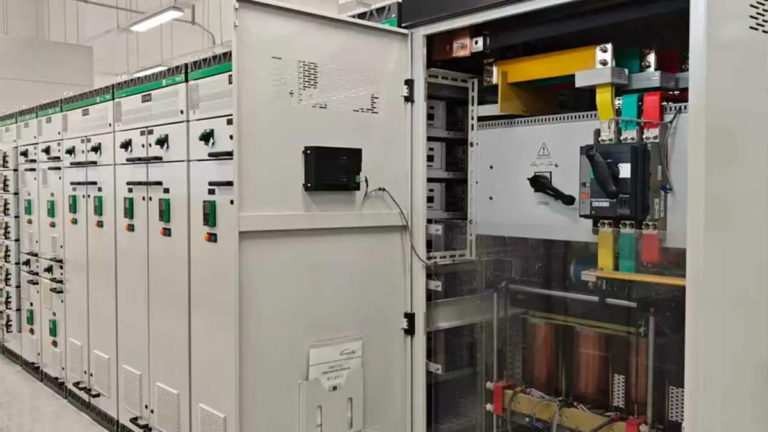 800KVA Industrial Voltage Stabilizer Integrated with Schneider BlokSeT LV Switchgear