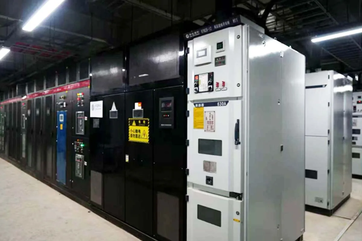 Industrial UPS system with nonlinear input current